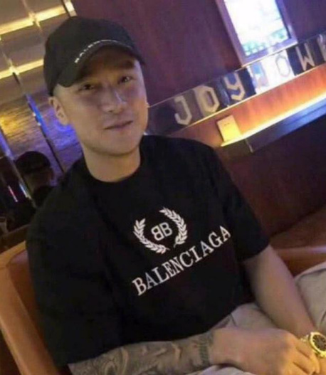 蒋劲夫为什么家暴?家暴后首现身，身材发福手戴金表，变身酒吧DJ