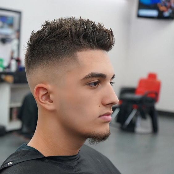 2020男士潮流烫发发型都有哪些，最受欢迎的几款发型推荐！