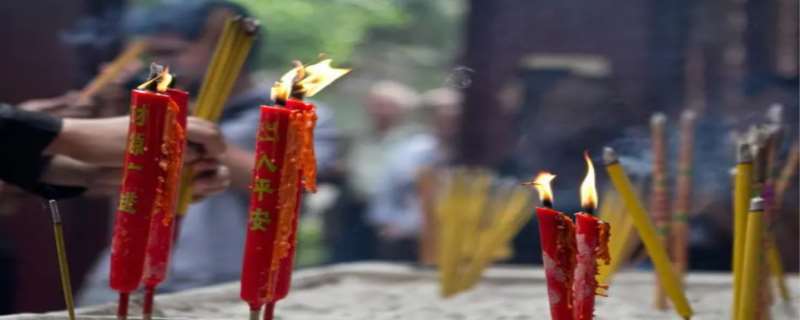 上香的时间一般在什么时间 上香时被香灰烫了手是什么意思