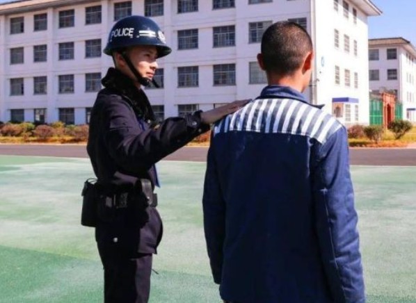 狱警待遇咋样,狱警的服装和警察的一样吗 狱警待遇咋样,狱警的服装和警察的一样吗