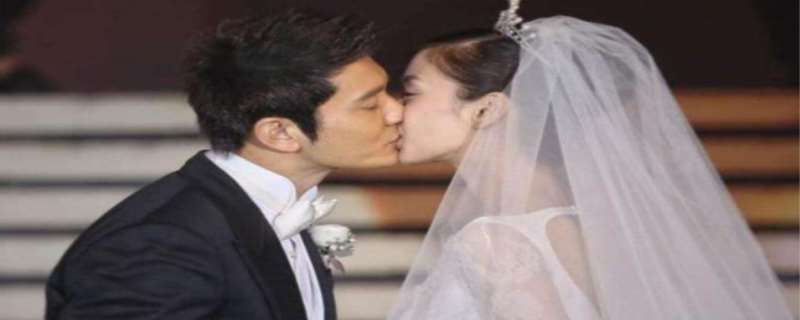 杨颖和黄晓明离了婚是真的吗,杨颖是混血儿么 杨颖和黄晓明离了婚是真的吗,杨颖是混血儿么