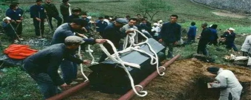 灵柩和棺材的区别 灵柩是骨灰吗 灵柩和棺材的区别 灵柩是骨灰吗