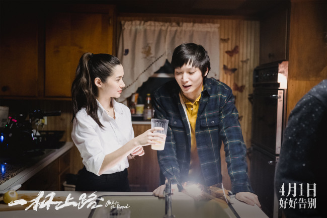 《一杯上路》王家卫天才枪手导演共创治愈之旅 《一杯上路》王家卫天才枪手导演共创治愈之旅