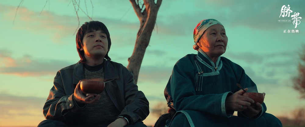 电影《脐带》曝“笑着告别”片段 高分催泪疗愈之作正在热映 电影《脐带》曝“笑着告别”片段 高分催泪疗愈之作正在热映
